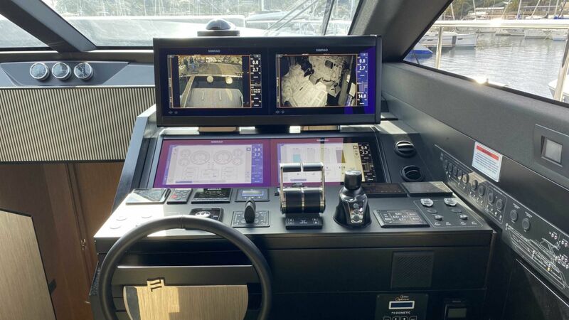 FERRETTI 720
